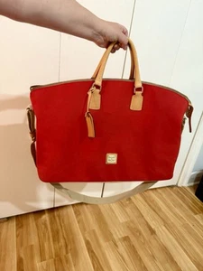 VINTAGE DOONEY & BOURKE JUMBO WEEKENDER SHOULDER BAG CHILI RED - Picture 1 of 5