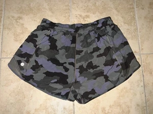Pantalones Cortos Para Mujer Lululemon Lo último 4" Forrados entrepierna Verde Camuflaje Talla 8 Alto - Imagen 1 de 10