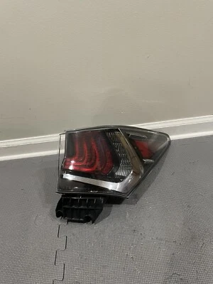 LEXUS GS350/450h/300/200T 2016-2019 OEM CONJUNTO DE LUCES TRASERAS LATERALES DERECHAS USADAS Foto 1 de 4