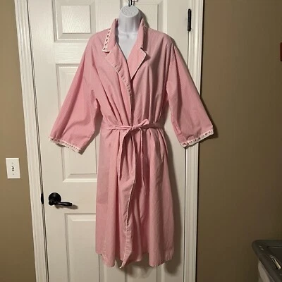 Bata para mujer Secret Treasures rosa y blanco guinga talla grande con bolsillos laterales Foto 1 de 4