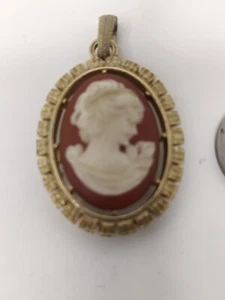 Vintage AVON Two Sided (REVERSIBLE) Cameo Gold Tone Pendant - Picture 1 of 6