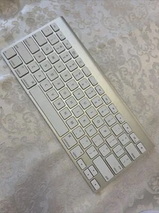 Authentic Apple Bluetooth Keyboard Wireless Model A1314 Silver 2009 - Picture 1 of 4