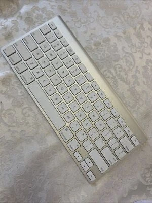 Authentic Apple Bluetooth Keyboard Wireless Model A1314 Silver 2009 - Image 1 of 4