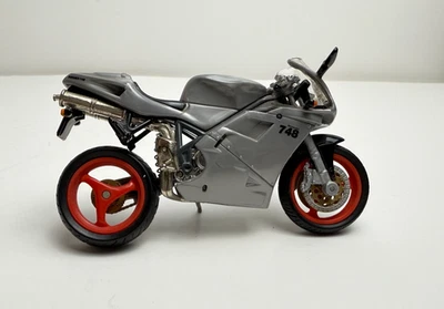 Hot Wheels 1:18 Ducati 748 motocicleta gris Foto 1 de 4