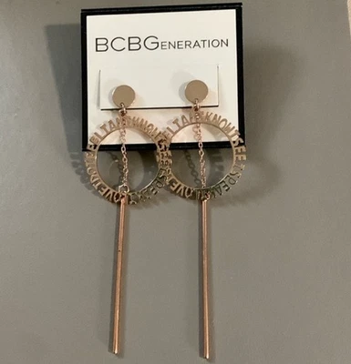 Pendientes colgantes BCBGeneration I know, I VEO, I HABLO, I LOVE, I DO, I FEEL, I AM Foto 1 de 4