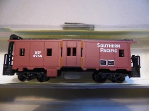 N - Model Power 3131- Bay Window Caboose, Southern Pacific 4755 Knuckle cpl - Picture 1 of 2