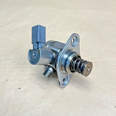 2010-2012 BMW 550i 750i 4.4 V8 HIGH Pressure FUEL PUMP / HPFP 7595339 - Image 1 of 4