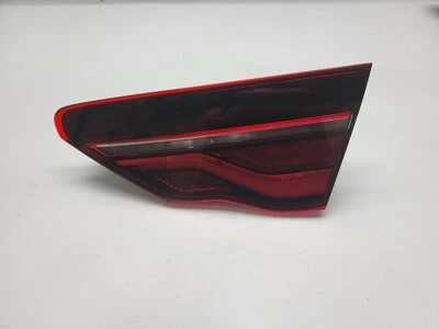 Luz trasera interior derecha del pasajero Jaguar XE 2020 2021 Foto 1 de 3