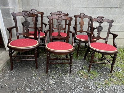 JUEGO DE 6 SILLAS DE COMEDOR RENACENTISTAS DE NOGAL Foto 1 de 4