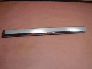 Jeep Grand Cherokee WK 05-10 Rear Driver Door Molding Trim Chrome Factory OEM - Imagen 1 de 7