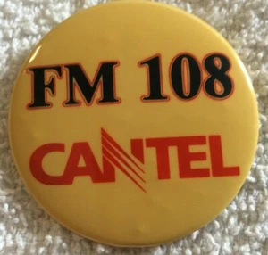 FM 108 Cantel Radio Station Vintage Pinback Pin Button 2.0”  - Imagen 1 de 2