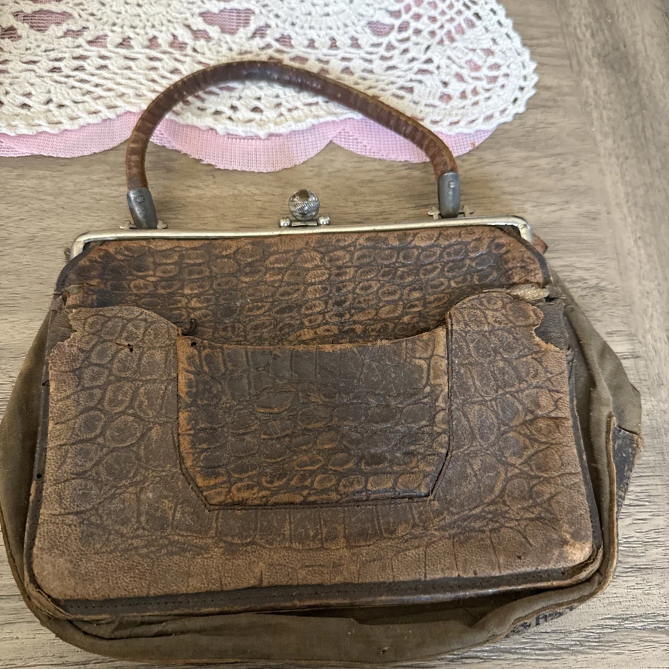 Bolsa vintage de embreagem de jacaré início dos anos 1920–1940 com fecho - Imagem 1 de 4