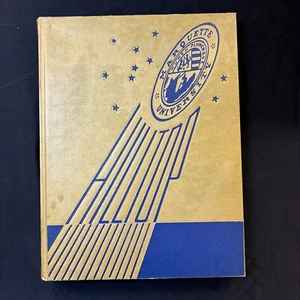 1961 Student Yearbook Alumni Marquette University Milwaukee Wisconsin WI Hilltop - Picture 1 of 23