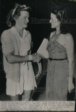 1945 Press Photo Pauline Betz & Sarah Palfrey Cooke, Women's Singles Tennis, NY