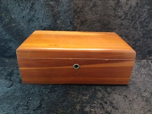 Lane Cedar Box No Key - Picture 1 of 9