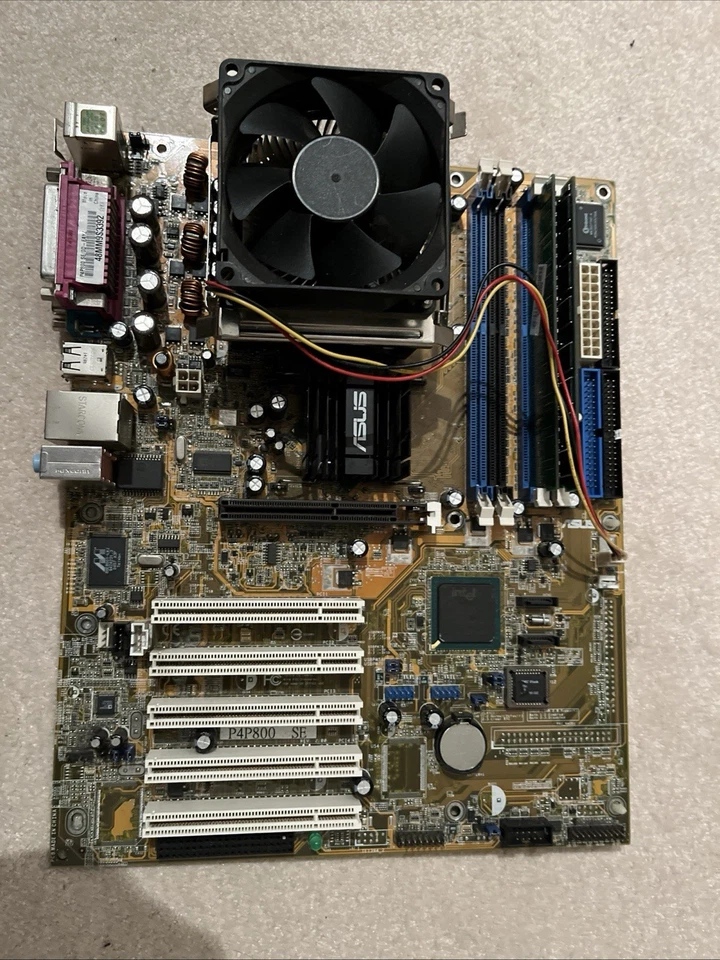 Asus P4 P800 SE. Das Mainboard - Bundle hat CPU und Kühler hat 500GRAM-Speicher. - Bild 1 von 1