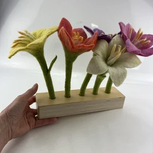4 piezas Ramo de flores de lana de fieltro hecho a mano Montessori Lovevery soporte de madera - Imagen 1 de 12