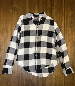 Abercrombie & Fitch kleines schwarz-weißes kariertes Flanellhemd mit durchgehenden Knöpfen für Damen - Bild 1 von 3