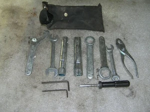 SUZUKI GSX 600F Katana Bj. 2001 Bordwerkzeug toolkit - Bild 1 von 1