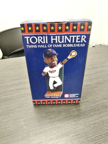 2016 Torii Hunter Minnesota Twins Hall o Fame gold glove bobblehead MLB baseball Cover