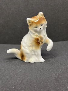 Cat Figurine Decorative Ceramic Miniature Figure, Germany white and brown. 2" - Picture 1 of 3
