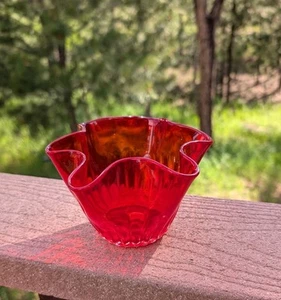 Pañuelo izquierdo vintage arte cuenco de vidrio con volantes rojo rubí pegatina Japón MCM - Imagen 1 de 14