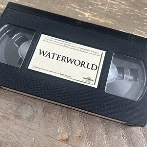 Waterworld VHS Kevin Costner 1995 90's Movie Sci-Fi Fantasy - Picture 1 of 2