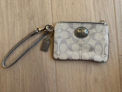 蔻驰签名小号腕带皮革表带米色和银色 — 第 1/4 张图片