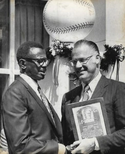 1971 Borsa a tracolla Paige & Bowie Kuhn NON FIRMATA 6-1/2 x 8 FOTO STAMPA ORIGINALE #17 - Foto 1 di 1