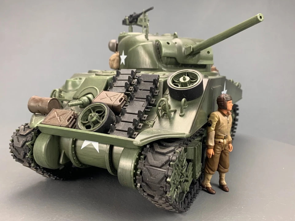 21st Century Toys / Ultimate Soldier WWII U.S. M4 Sherman Tank 1:18 D0652 CB - Image 1 of 4