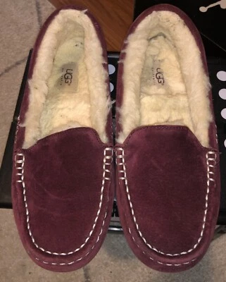 Zapatilla mocasín UGG Ansley - granate Foto 1 de 4