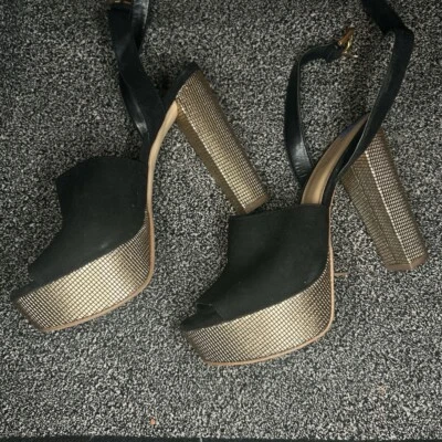 Sandalias de vestir Michael Michael Kors Trina plataforma negras gamuza y doradas talla 8,5 Foto 1 de 3