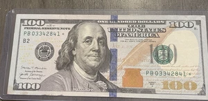 $100 Star Note Series 2017A PB03342841*Circulated face value of $100 - Picture 1 of 2