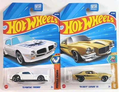 Lote de 2 coches Hot Wheels '73 Pontiac Firebird blanco '70 Chevy Camaro RS dorado años 70  Foto 1 de 3