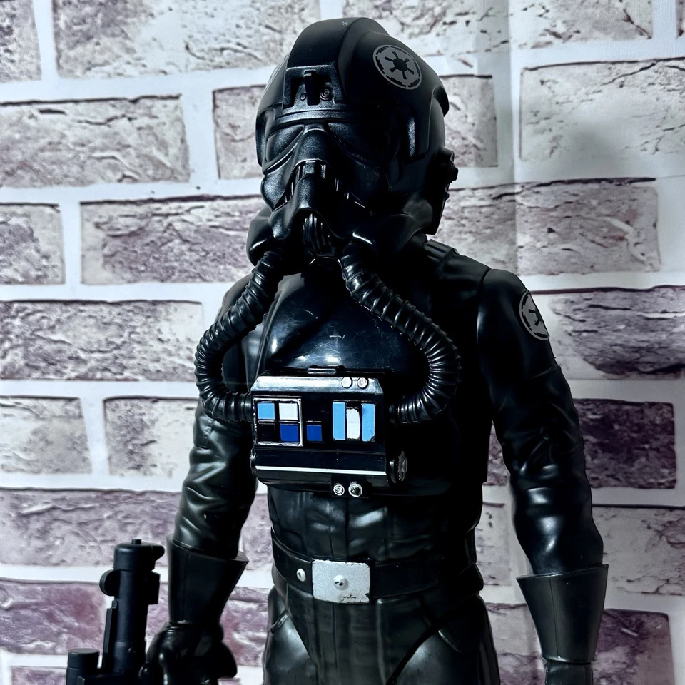 18" Star Wars TIE FIGHTER PILOT con PISTOLA Imperial Acción Coleccionable Figura Disney Foto 1 de 4