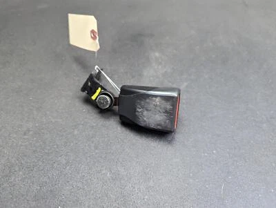 Hebilla del cinturón de seguridad trasero derecho BMW X6 2018 72117395094 2015 2016 2017 2019 X Foto 1 de 4