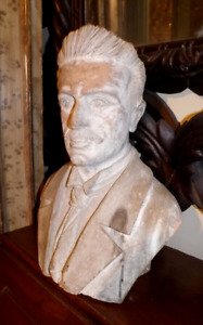 Mezzo busto Antonio Brilla ritratto uomo statua figura maschile