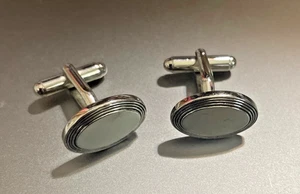 Coppia di polsini vintage tono argento per smoking o camicia - Foto 1 di 6