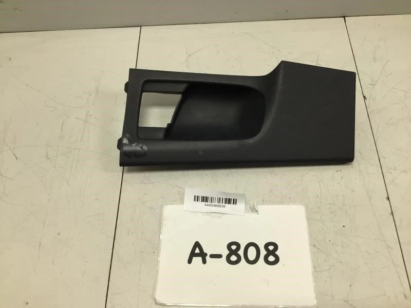 Jeep Liberty 2011 trasero derecho lado del pasajero interior manija de puerta bisel OEM+ Foto 1 de 4