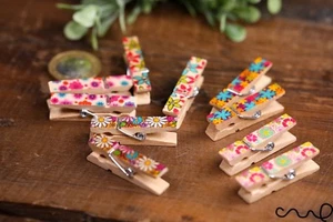 Set of 10 Small Assorted Small Floral Printing Wooden Pegs Craft Wedding 3.5cm E - Picture 1 of 3