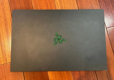 Razer Blade 15 2019 - i7-9750H, RTX 2060 (STD actualizado, sin batería) Foto 1 de 4