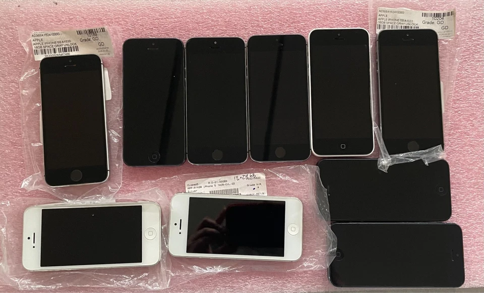 Лот 10: неизвестные операторы Apple iPhone 5 A1428 (4 X), A1533 (2 x) и другие * непроверенный * - Изображение 1 из 3