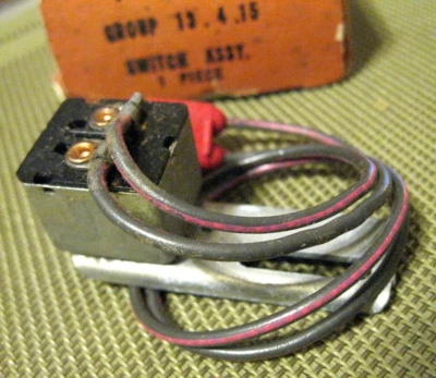 Interruptor de lámpara de respaldo Mercury 1958 NOS, ¡compra uno, obtén uno gratis! Foto 1 de 2