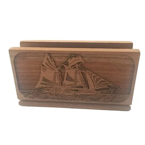 Servilletero de correo de nogal americano sólido Lasercraft de colección velero detalle de grabado - Imagen 1 de 6