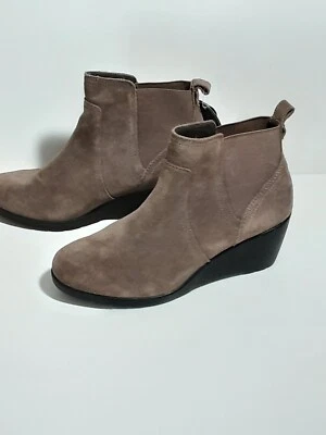NEW Bass Go To Comfort Boot Meredith Sz 11M Taupe Suede Leather 3" Wedge Heel - Image 1 of 4