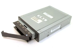 * NEW * HIGH QUALITY HP LOCKABLE HOT-SWAP 3.5'' SATA HD BAY w/ INTERNAL COOLING - Afbeelding 1 van 8