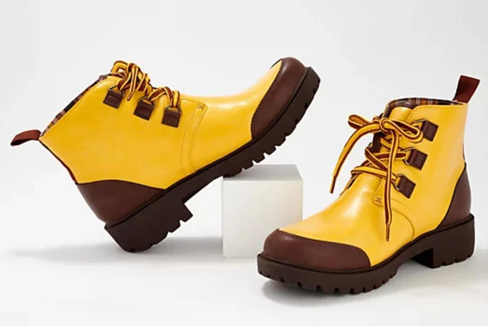 Alegria 女式防水系带踝靴 TINI 150 美元 {&} — 第 1/4 张图片