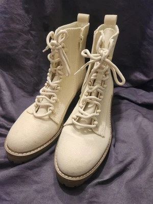 EUC Universal Thread Women's Beige Canvas Lace-Up Boots Side Zipper Size 10 - Image 1 of 4