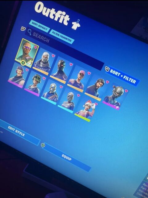 Fortnite > Vendo conta fortnite 157 skin, 120 picaretas.