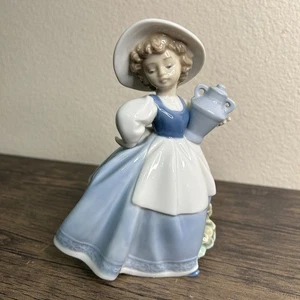 LLADRO NAO 0493 Country Maiden Figurine Senorita Campestre Cantaro 4047 - Picture 1 of 8